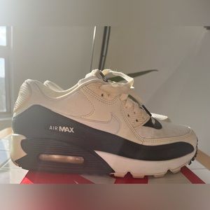 Air Max 90 Pale Ivory/Summit white- black size 8